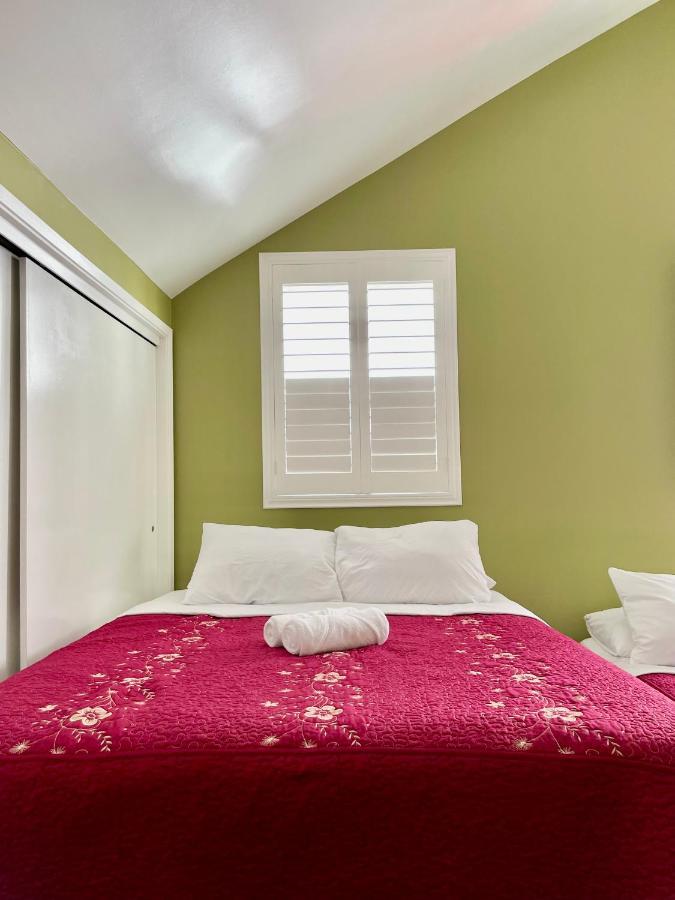 Habitación en casa particular Private Large La Bedroom W Private Full Bathroom Or Half-bathroom - Tv - Ac - Wifi - Private Fridge Near Usc - Exposition Park - Usc Memorial Coliseum - Banc Of California Bmo Stadium - Downtown Angeles Dtla - Of Southern California Us *
