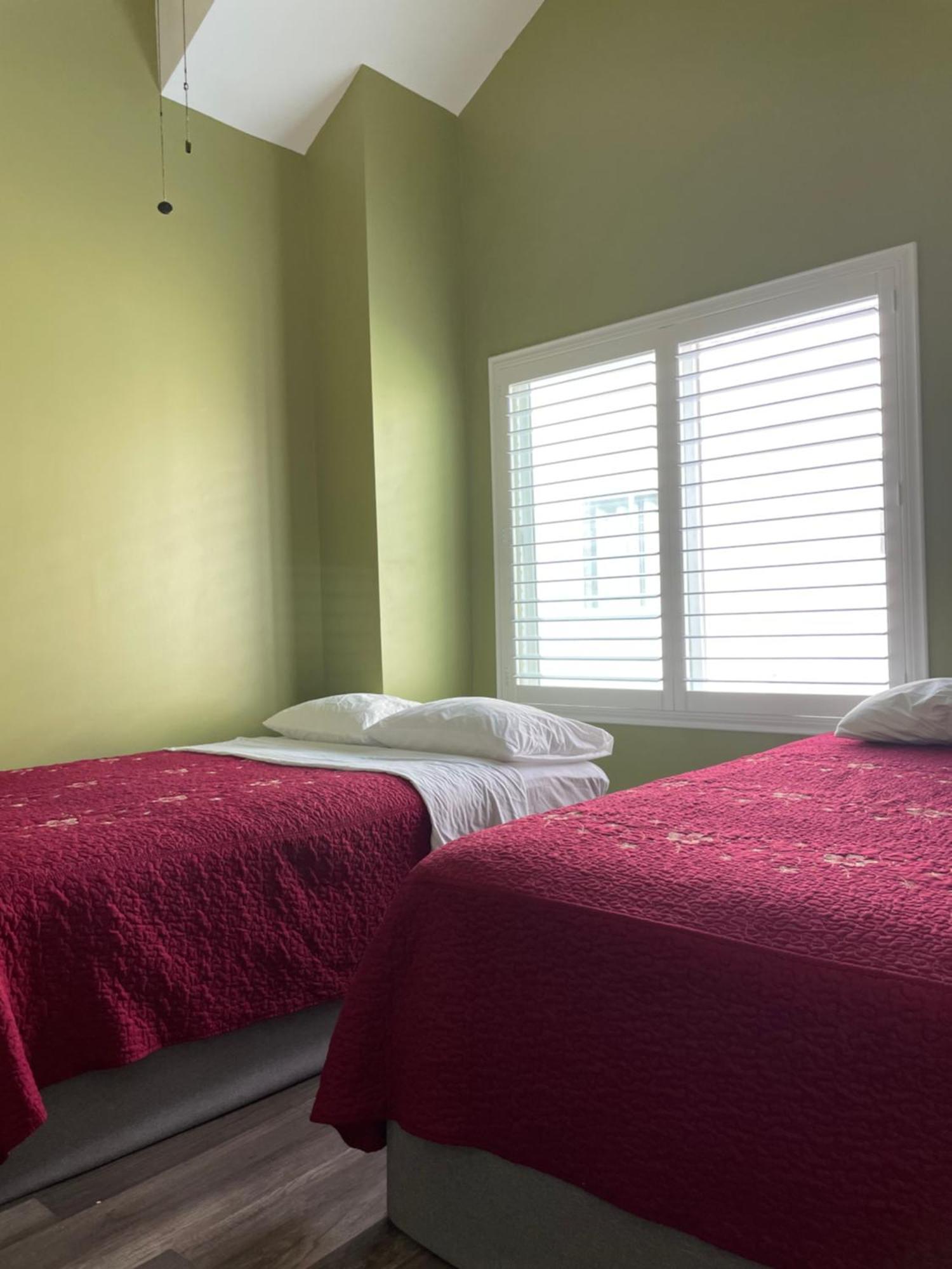 Habitación en casa particular Private Large La Bedroom W Private Full Bathroom Or Half-bathroom - Tv - Ac - Wifi - Private Fridge Near Usc - Exposition Park - Usc Memorial Coliseum - Banc Of California Bmo Stadium - Downtown Angeles Dtla - Of Southern California Us Los Ángeles