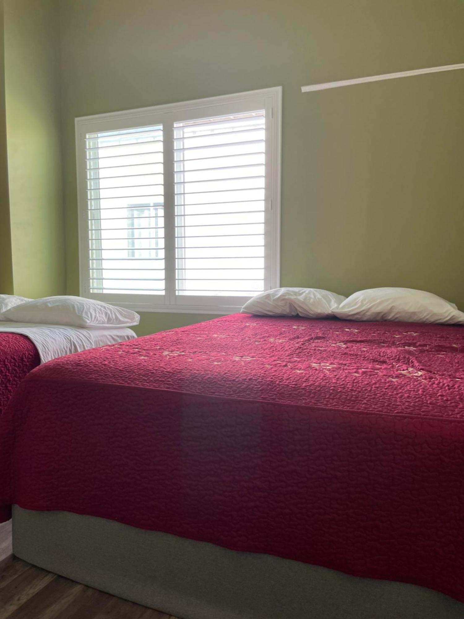 Habitación en casa particular Private Large La Bedroom W Private Full Bathroom Or Half-bathroom - Tv - Ac - Wifi - Private Fridge Near Usc - Exposition Park - Usc Memorial Coliseum - Banc Of California Bmo Stadium - Downtown Angeles Dtla - Of Southern California Us *
