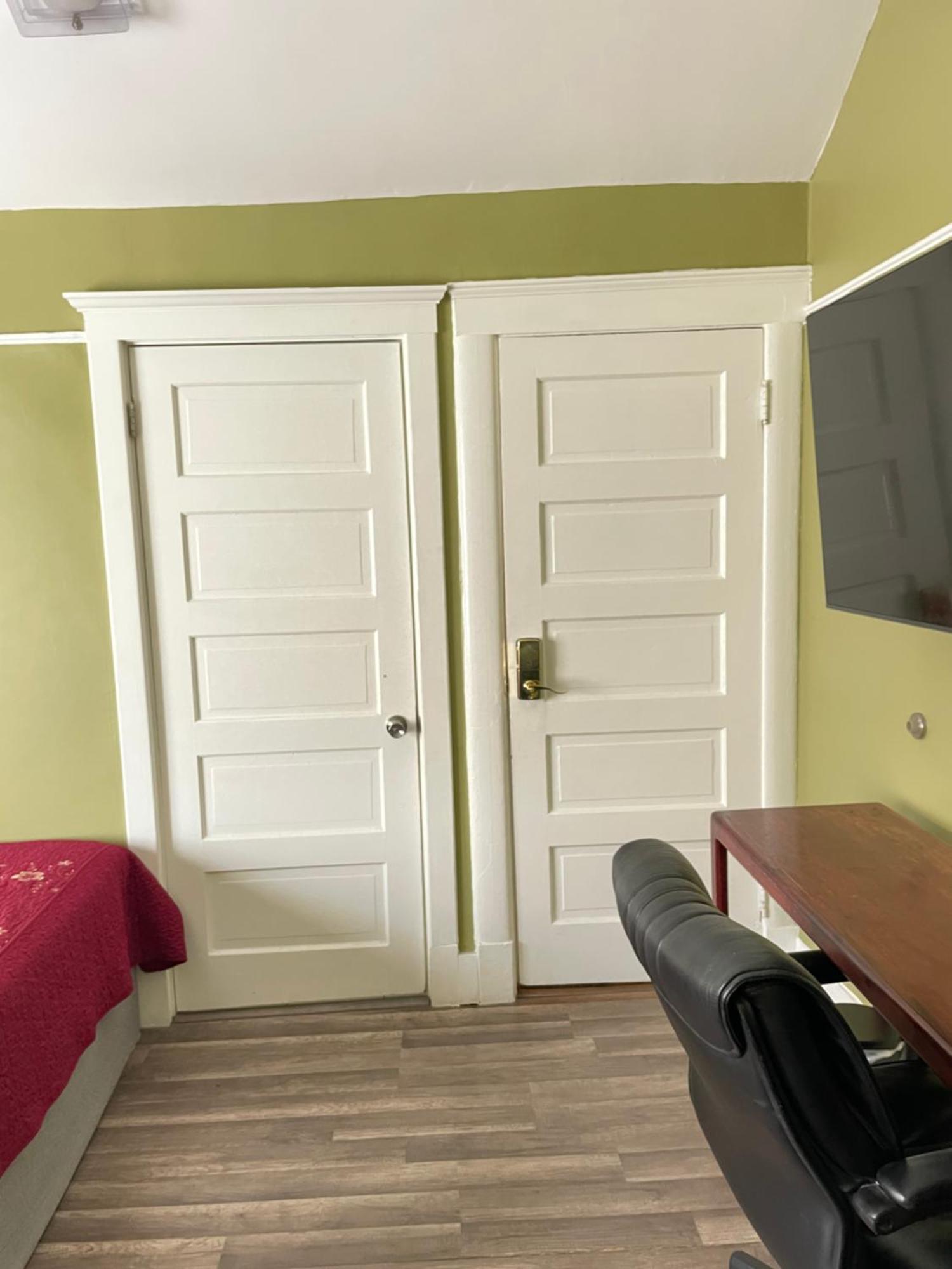 Private Large La Bedroom W Private Full Bathroom Or Half-bathroom - Tv - Ac - Wifi - Private Fridge Near Usc - Exposition Park - Usc Memorial Coliseum - Banc Of California Bmo Stadium - Downtown Angeles Dtla - Of Southern California Us Los Ángeles