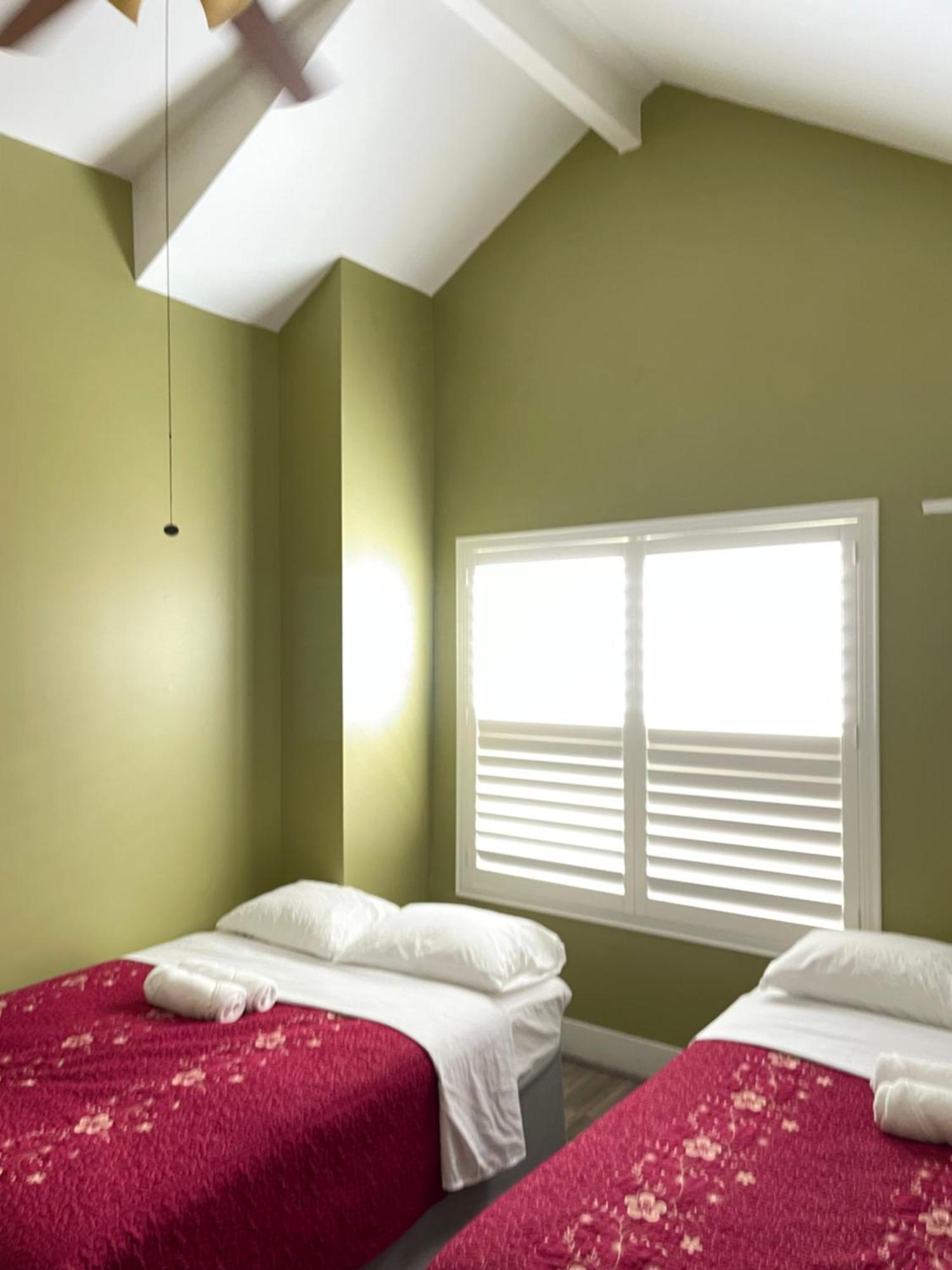 Habitación en casa particular Private Large La Bedroom W Private Full Bathroom Or Half-bathroom - Tv - Ac - Wifi - Private Fridge Near Usc - Exposition Park - Usc Memorial Coliseum - Banc Of California Bmo Stadium - Downtown Angeles Dtla - Of Southern California Us *