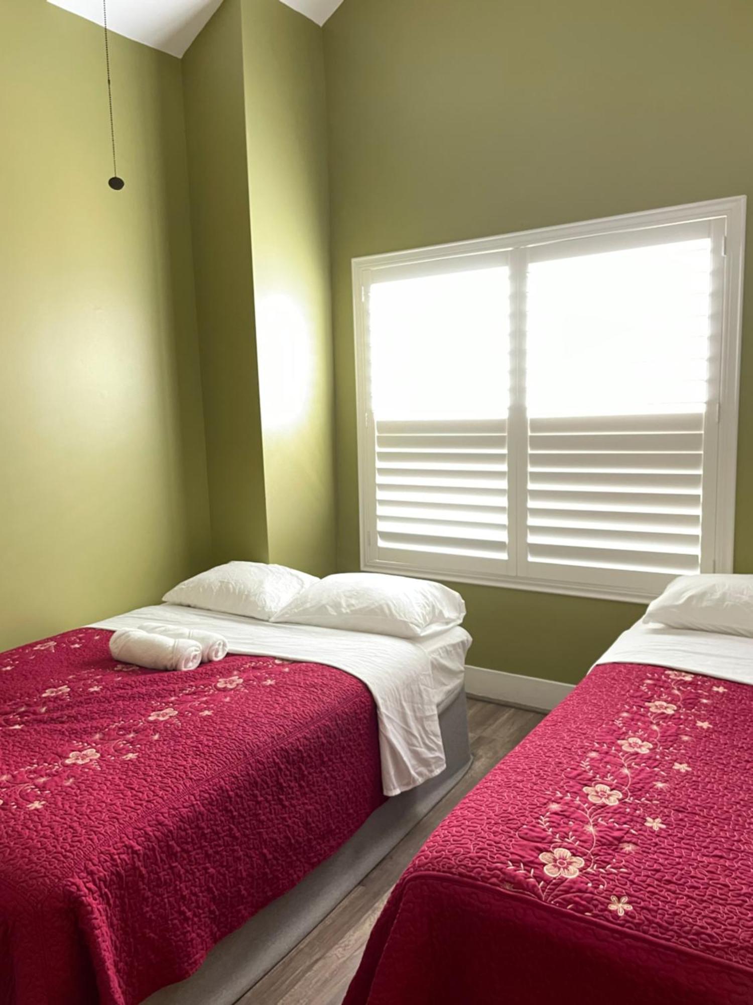 Private Large La Bedroom W Private Full Bathroom Or Half-bathroom - Tv - Ac - Wifi - Private Fridge Near Usc - Exposition Park - Usc Memorial Coliseum - Banc Of California Bmo Stadium - Downtown Angeles Dtla - Of Southern California Us Habitación en casa particular