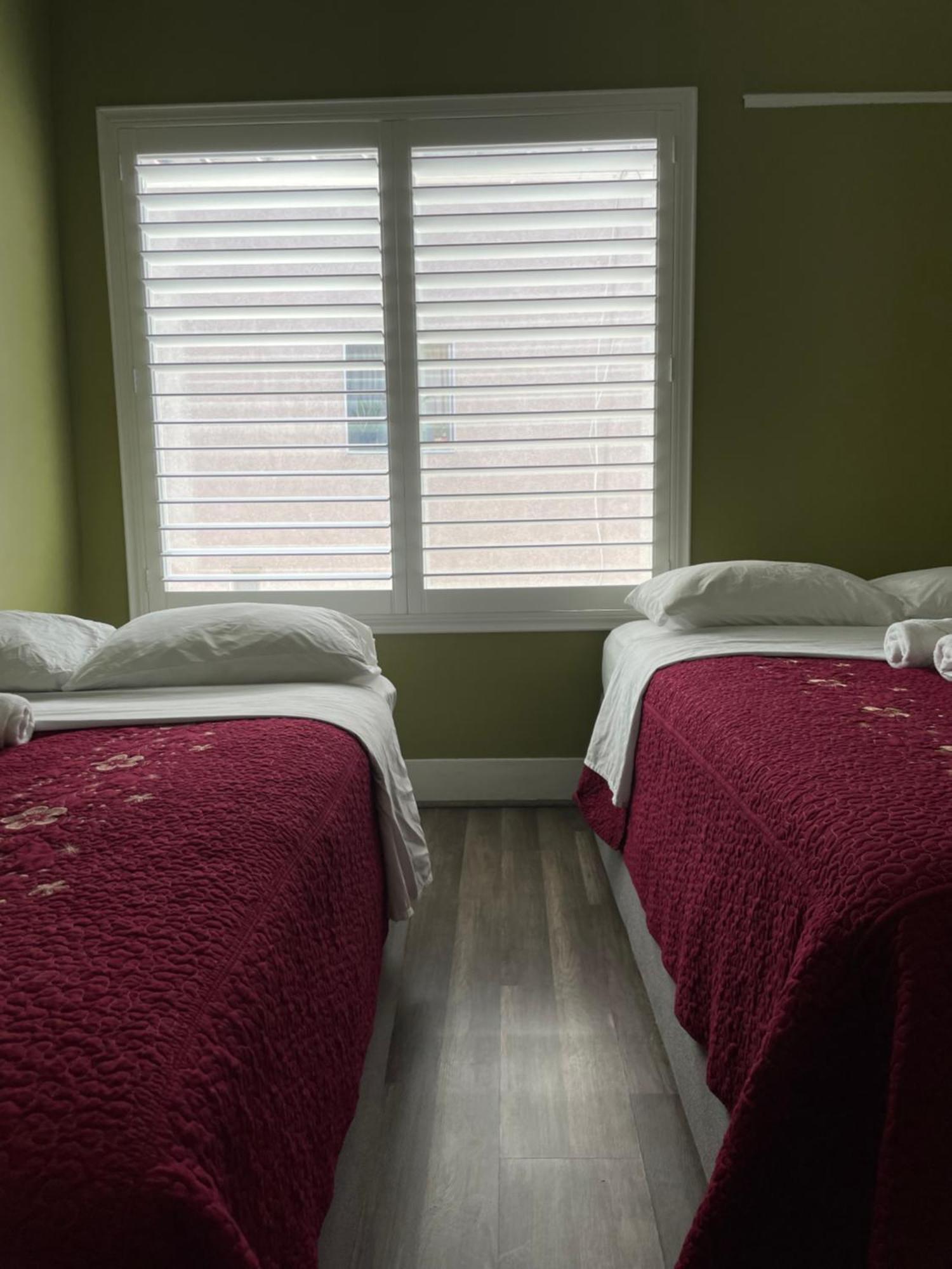 Private Large La Bedroom W Private Full Bathroom Or Half-bathroom - Tv - Ac - Wifi - Private Fridge Near Usc - Exposition Park - Usc Memorial Coliseum - Banc Of California Bmo Stadium - Downtown Angeles Dtla - Of Southern California Us Habitación en casa particular Los Ángeles