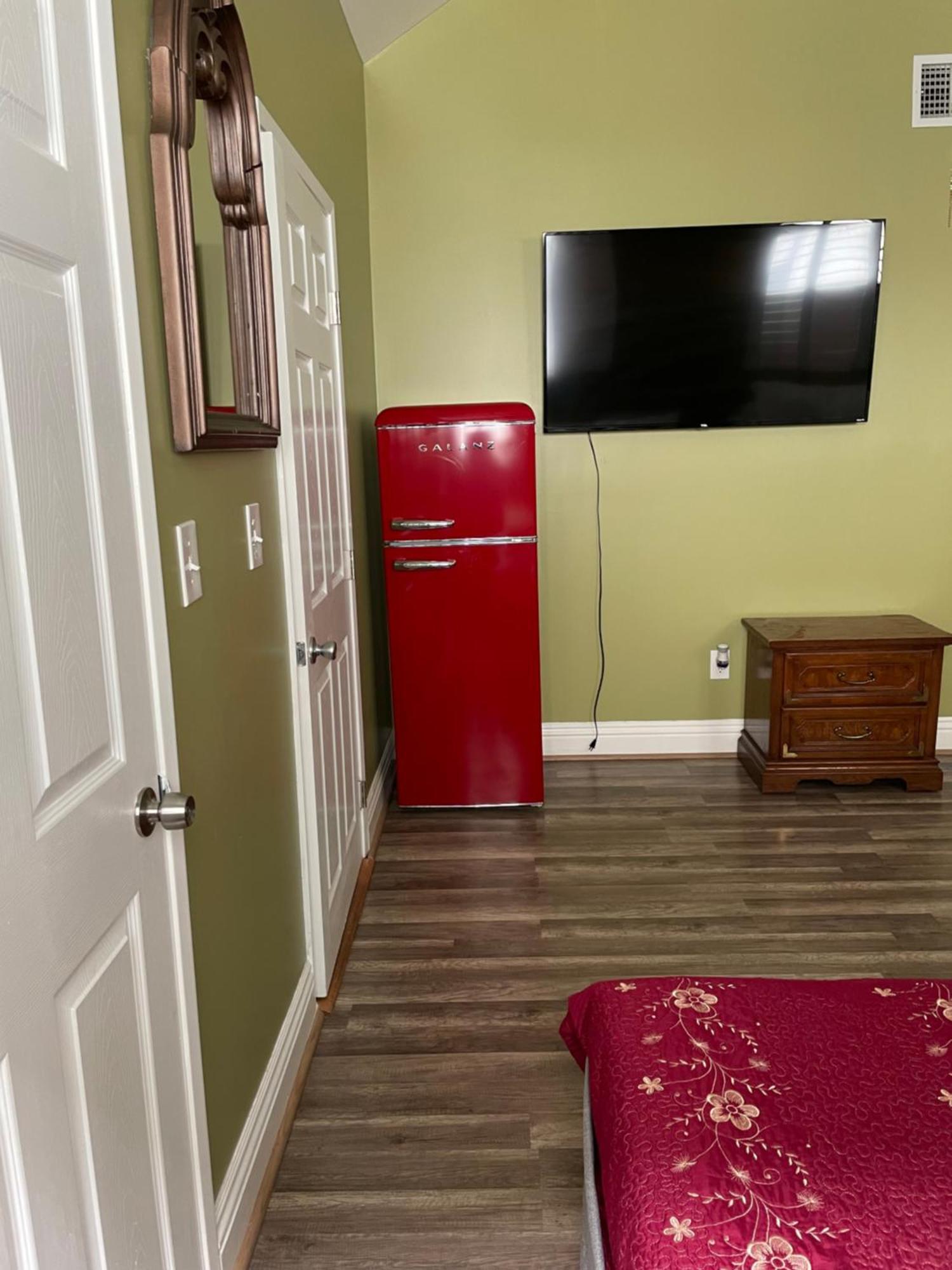Habitación en casa particular Private Large La Bedroom W Private Full Bathroom Or Half-bathroom - Tv - Ac - Wifi - Private Fridge Near Usc - Exposition Park - Usc Memorial Coliseum - Banc Of California Bmo Stadium - Downtown Angeles Dtla - Of Southern California Us Los Ángeles