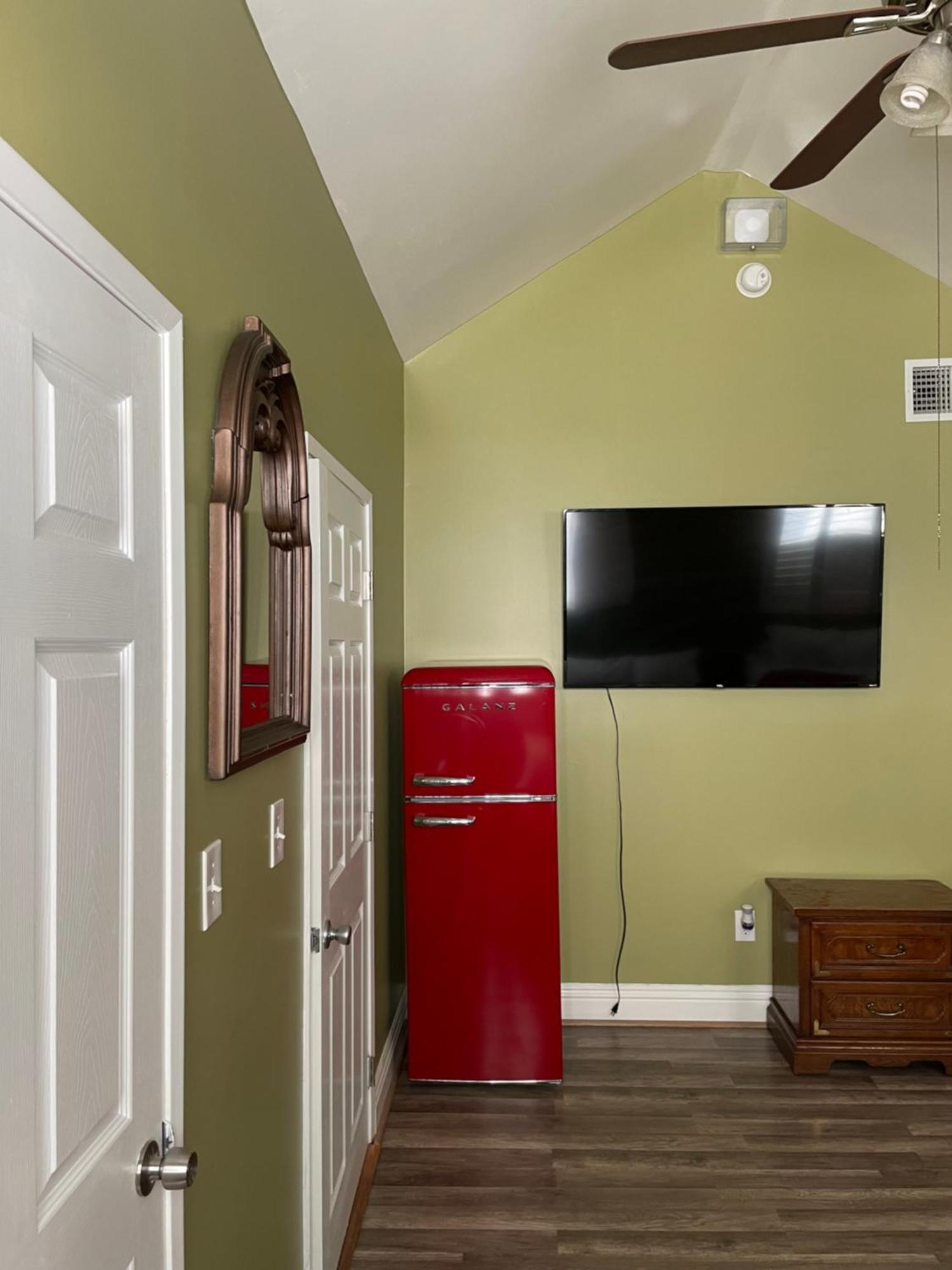 Private Large La Bedroom W Private Full Bathroom Or Half-bathroom - Tv - Ac - Wifi - Private Fridge Near Usc - Exposition Park - Usc Memorial Coliseum - Banc Of California Bmo Stadium - Downtown Angeles Dtla - Of Southern California Us Los Ángeles