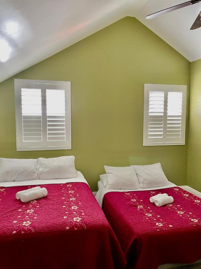 Habitación en casa particular Private Large La Bedroom W Private Full Bathroom Or Half-bathroom - Tv - Ac - Wifi - Private Fridge Near Usc - Exposition Park - Usc Memorial Coliseum - Banc Of California Bmo Stadium - Downtown Angeles Dtla - Of Southern California Us Los Ángeles