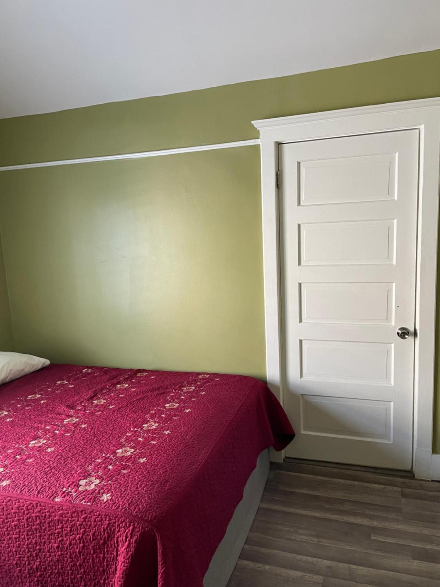 Habitación en casa particular Private Large La Bedroom W Private Full Bathroom Or Half-bathroom - Tv - Ac - Wifi - Private Fridge Near Usc - Exposition Park - Usc Memorial Coliseum - Banc Of California Bmo Stadium - Downtown Angeles Dtla - Of Southern California Us