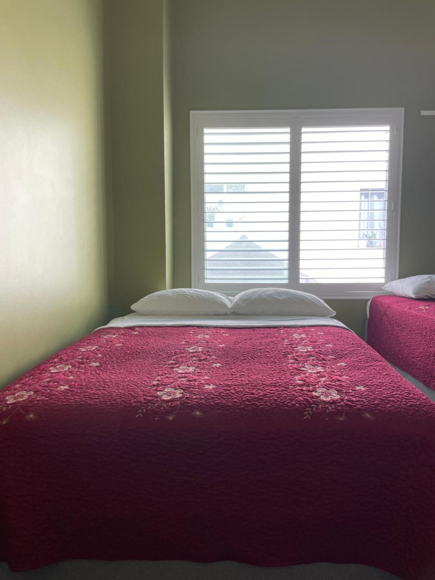 Private Large La Bedroom W Private Full Bathroom Or Half-bathroom - Tv - Ac - Wifi - Private Fridge Near Usc - Exposition Park - Usc Memorial Coliseum - Banc Of California Bmo Stadium - Downtown Angeles Dtla - Of Southern California Us Habitación en casa particular *