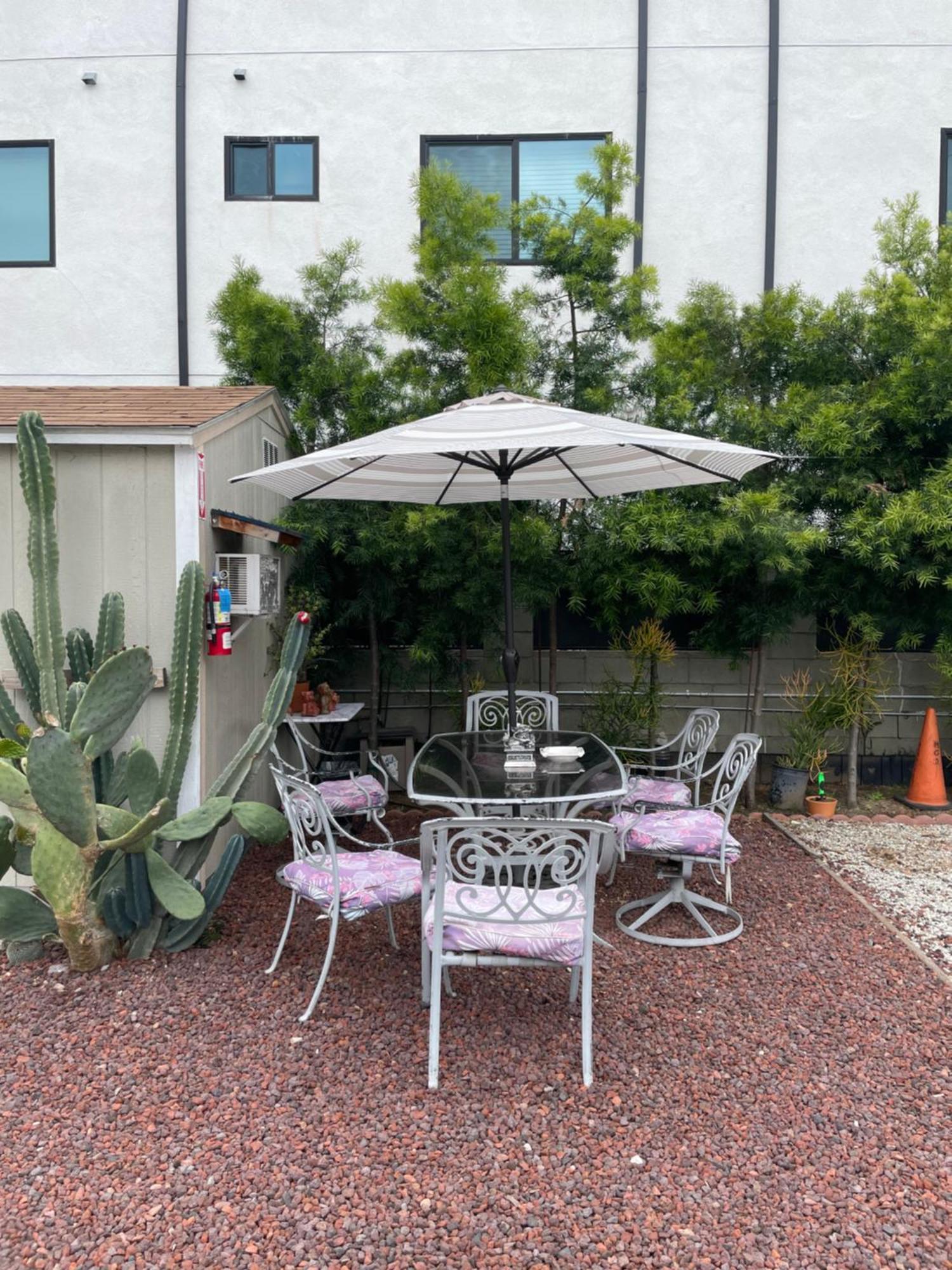 Private Large La Bedroom W Private Full Bathroom Or Half-bathroom - Tv - Ac - Wifi - Private Fridge Near Usc - Exposition Park - Usc Memorial Coliseum - Banc Of California Bmo Stadium - Downtown Angeles Dtla - Of Southern California Us Habitación en casa particular *